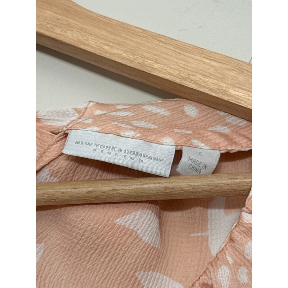 New York & Company Sleeveless Blouse Womens Small Peach Abstract Tie Back - Picture 3 of 4